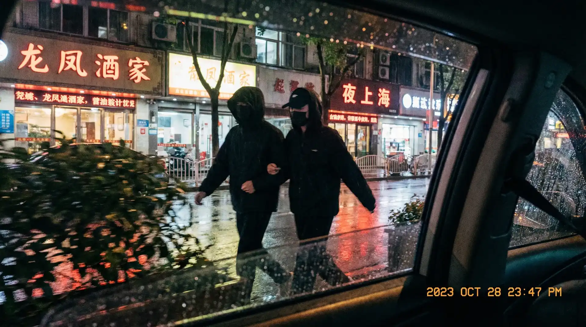九州平台 - 顶流明星深夜密会现场抓拍照片